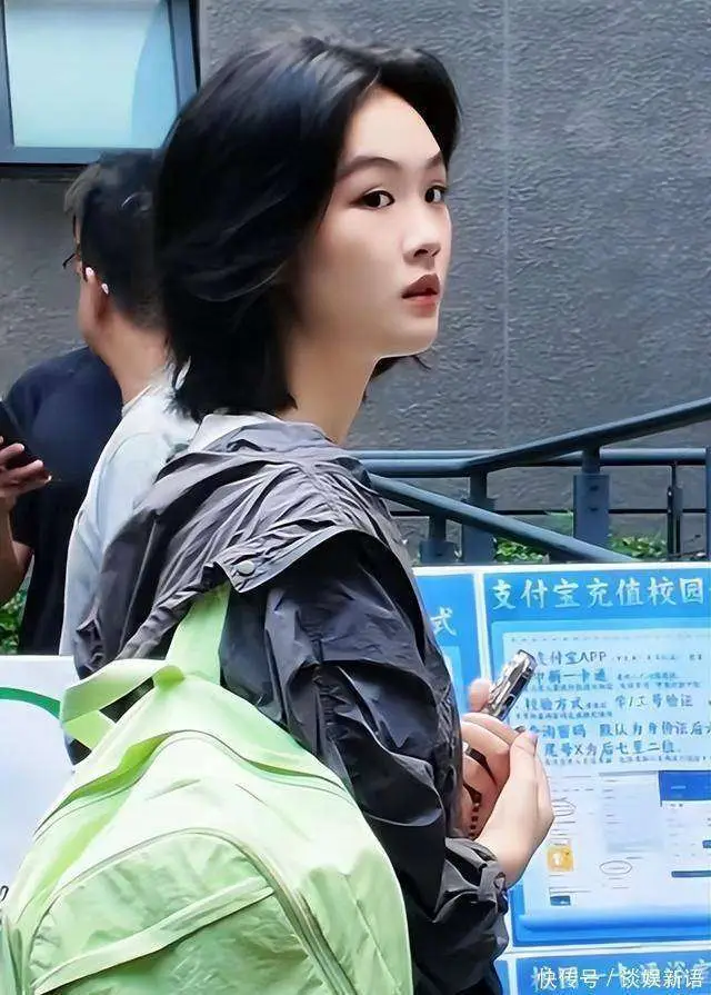 北京电影学院学生_北京电影学院新生颜值下降_中央戏剧学院新生选拔标准变化
