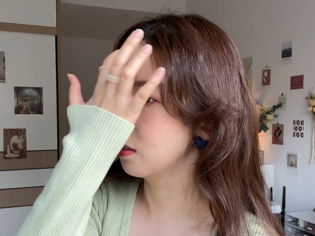 s型刘海用卷发棒怎么卷_八字刘海卷发教程_八字空气刘海打理方法