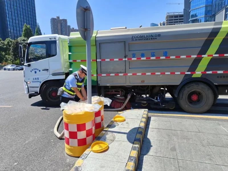 防撞桶减少冲击力作用_观山湖区交通事故防撞桶_防撞桶作用