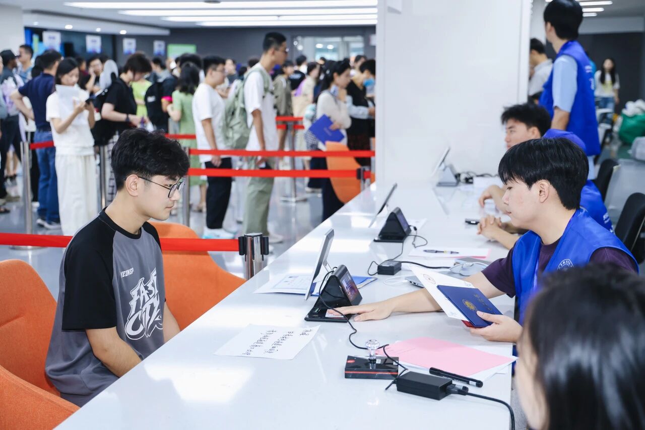 北京航空航天大学新生迎新活动_北京航空航天大学2025级本科新生报到_北京航空航天大学学生