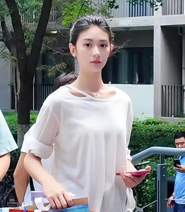 北京电影学院学生_北京电影学院新生颜值_中央戏剧学院新生外貌