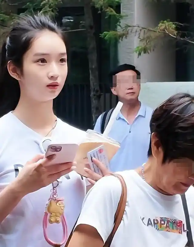 北京电影学院新生颜值_中央戏剧学院新生外貌_北京电影学院学生