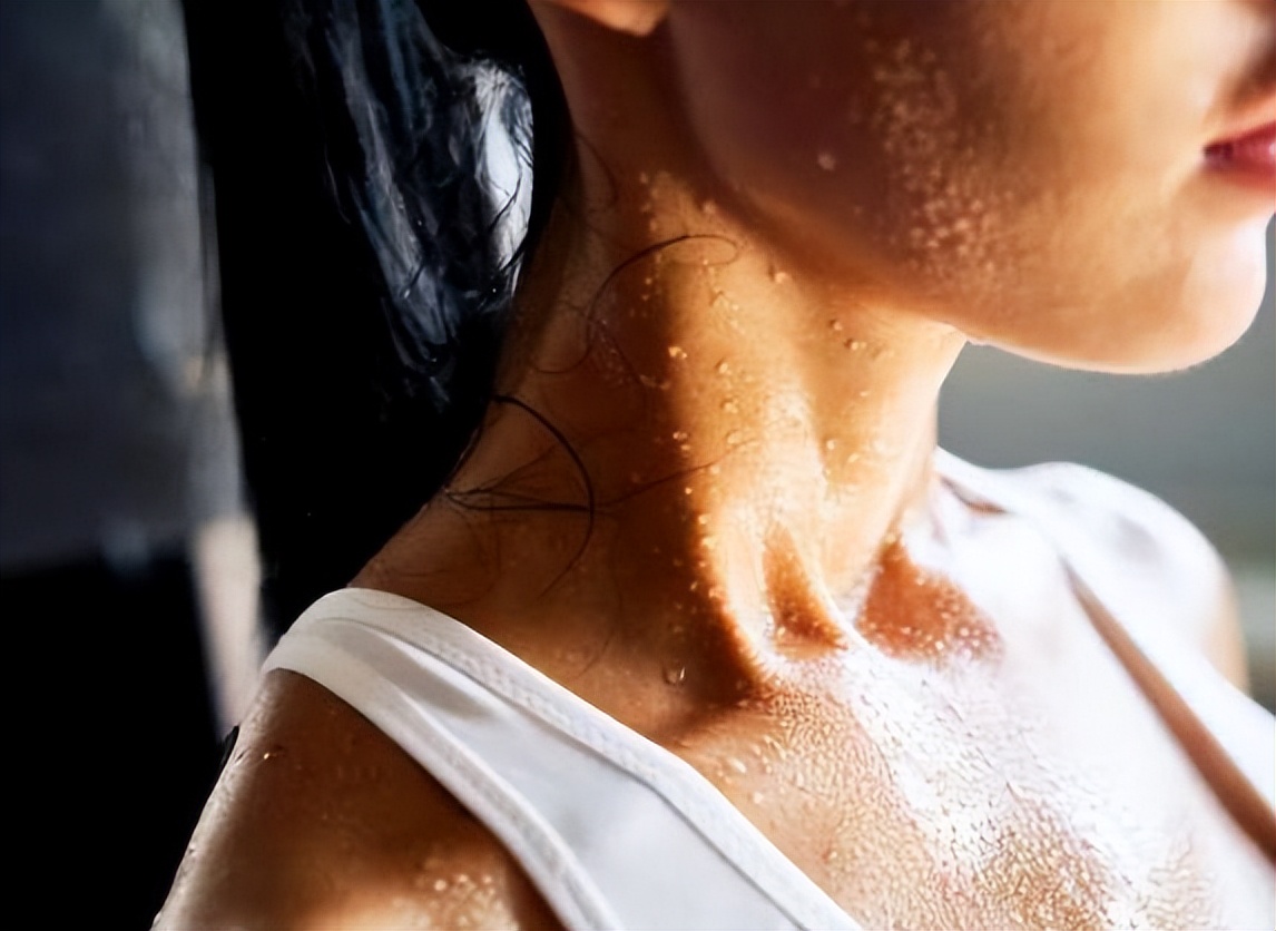 动不动就出汗_出虚汗是阴虚还是阳虚_半夜突然出汗