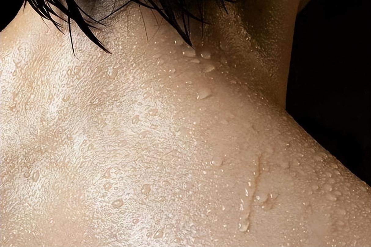 动不动就出汗_出虚汗是阴虚还是阳虚_半夜突然出汗