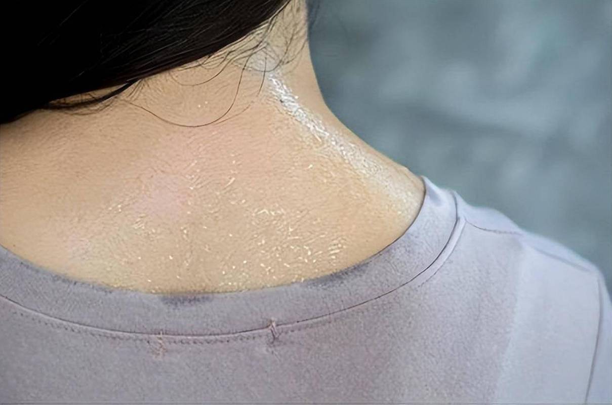 动不动就出汗_半夜突然出汗_出虚汗是阴虚还是阳虚