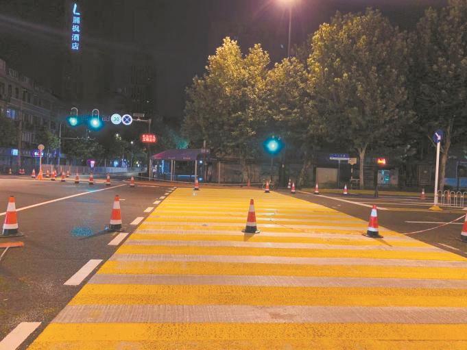 新型柔性隔离柱_新型组合防撞桶_防撞桶安装