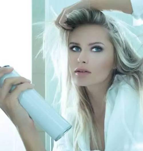 长发卷发棒教程_电棒卷发技巧教程_自然微卷电棒卷