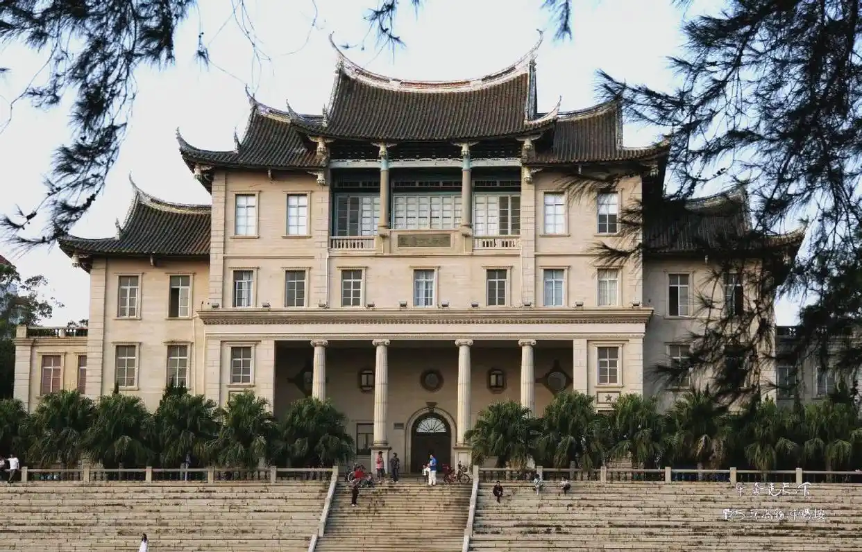 厦门大学本科生就业率与升学情况_厦门大学毕业_厦门大学概况与校园环境