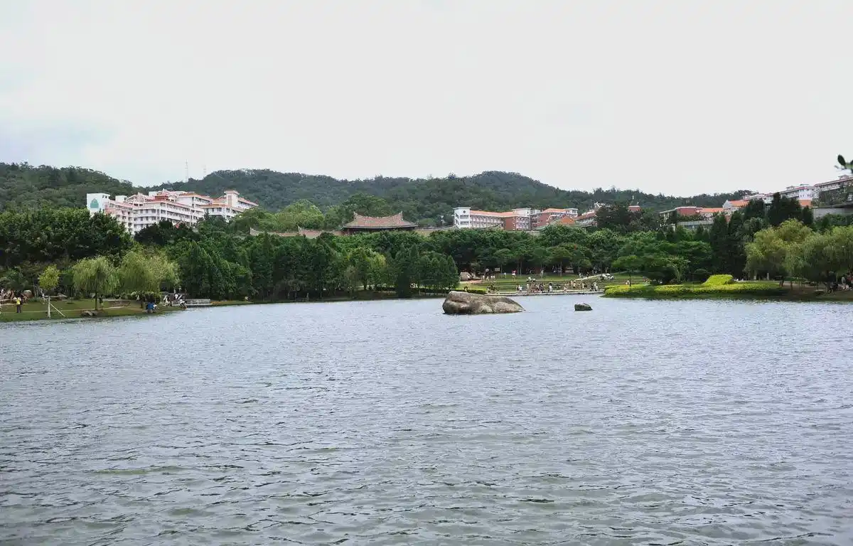 厦门大学概况与校园环境_厦门大学本科生就业率与升学情况_厦门大学毕业