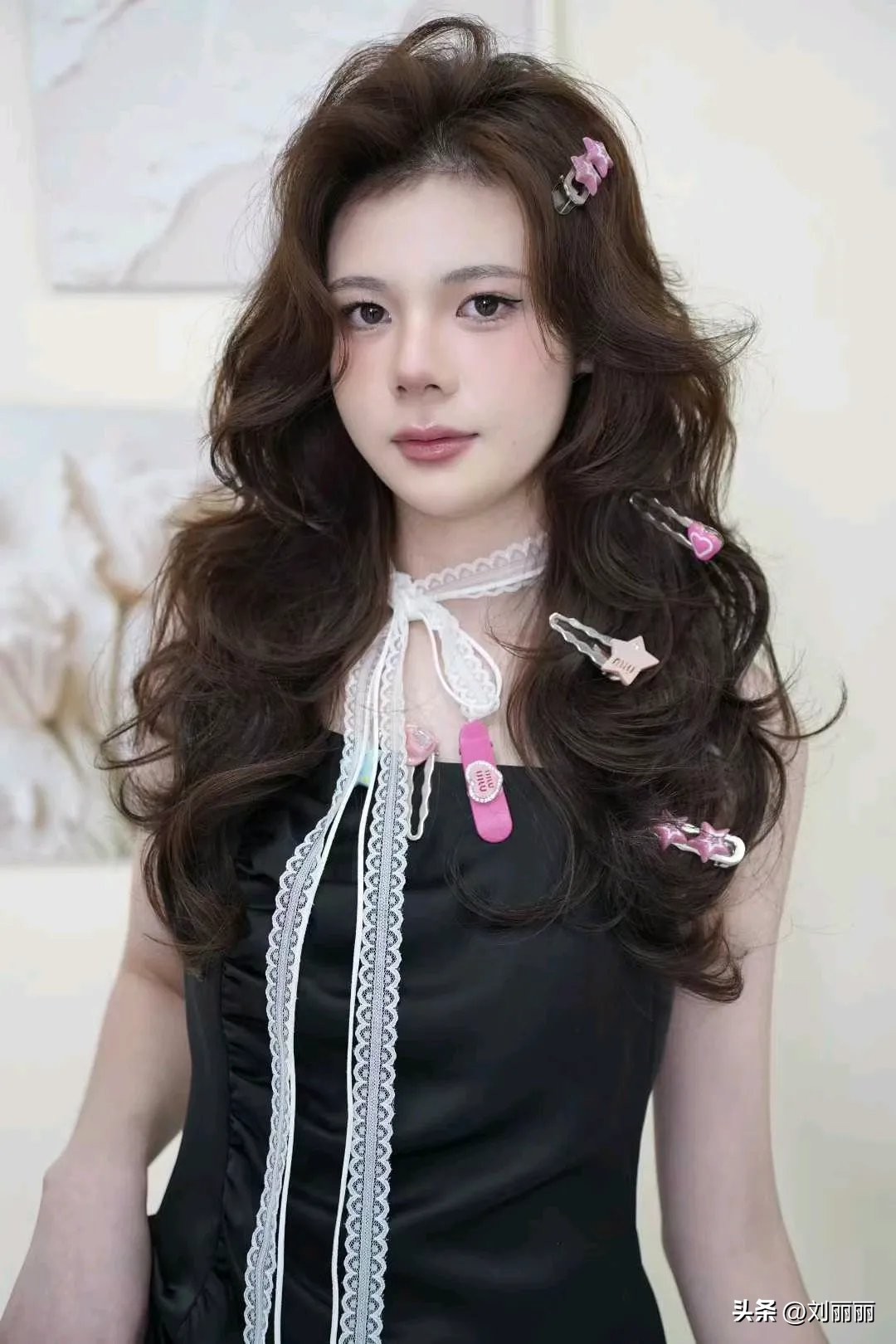 大波浪卷发风格密码_大波浪卷发脸型适配_用卷发棒卷大卷的方法