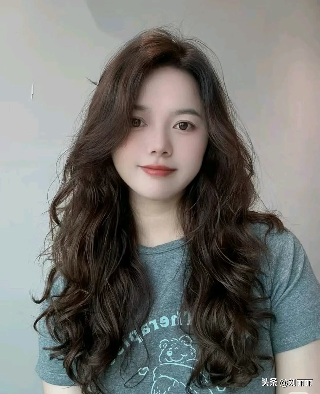 大波浪卷发风格密码_用卷发棒卷大卷的方法_大波浪卷发脸型适配