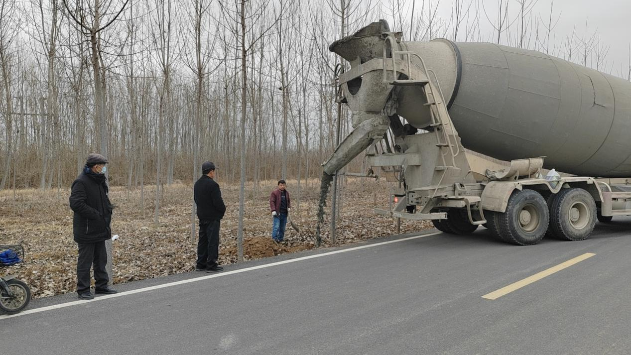 大路灯如何安装_农村路灯安装_改善村民居住环境