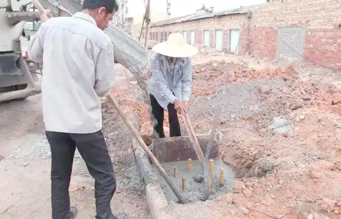 大路灯怎么安装_太阳能路灯安装步骤_太阳能路灯地基浇筑方法