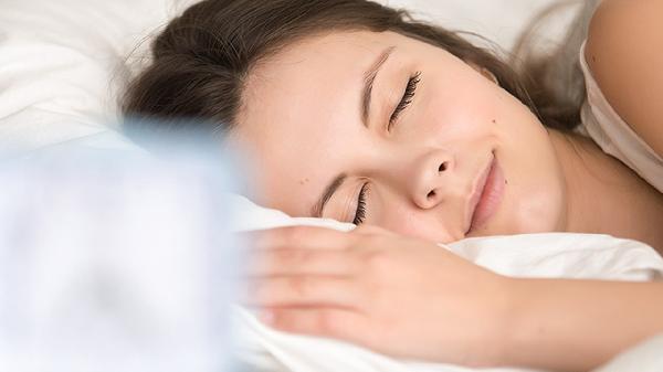 女人睡觉出虚汗_内分泌失调夜间盗汗_睡觉出冷汗原因