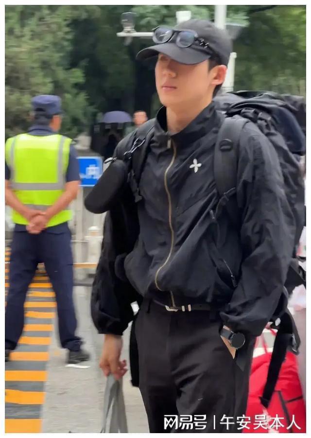 北京电影学院学生_北京电影学院新生报到 颜值爆表 网友热议