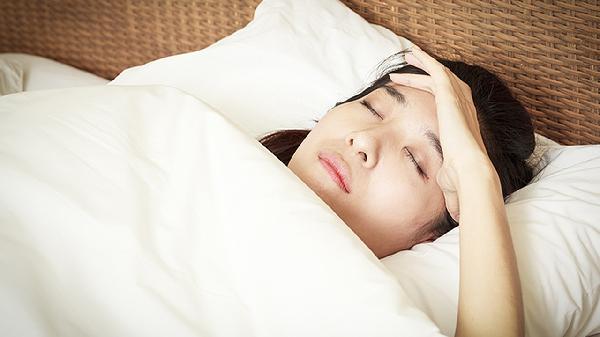 女性夜间出汗原因_更年期夜间出汗怎么办_女人睡觉出虚汗