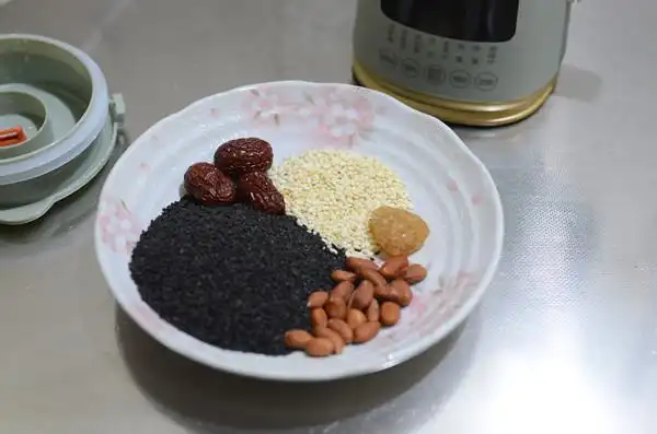 自制黑芝麻糊食谱_养生黑芝麻糊做法_破壁机芝麻糊的做法