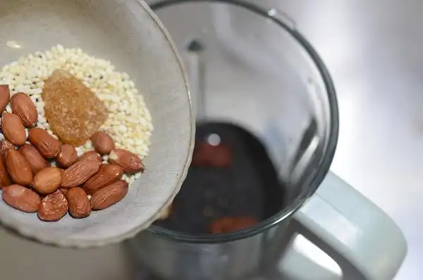 自制黑芝麻糊食谱_养生黑芝麻糊做法_破壁机芝麻糊的做法