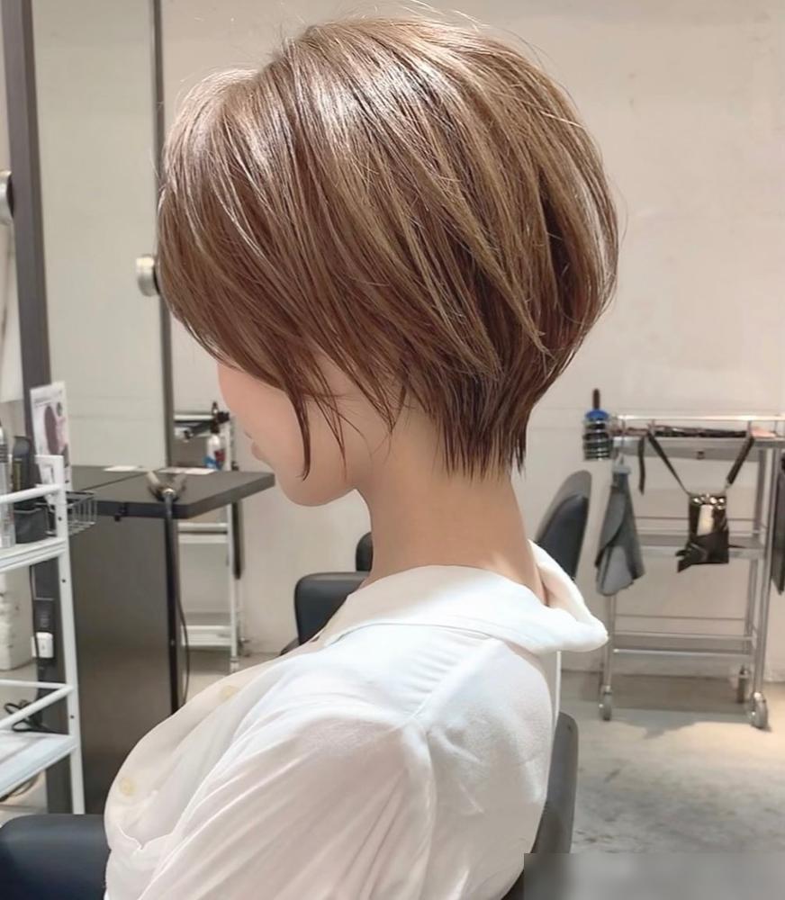 短发不用卷发棒做卷发_适合圆脸的短发造型_短发不烫同样美丽