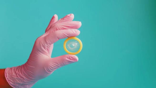 避孕贴怎么用_戴避孕套的正确方法_避孕套使用常见错误