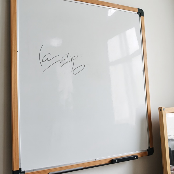 白板笔覆盖法去油性笔迹_清洁陈年白板笔迹_白板笔时间长擦不掉