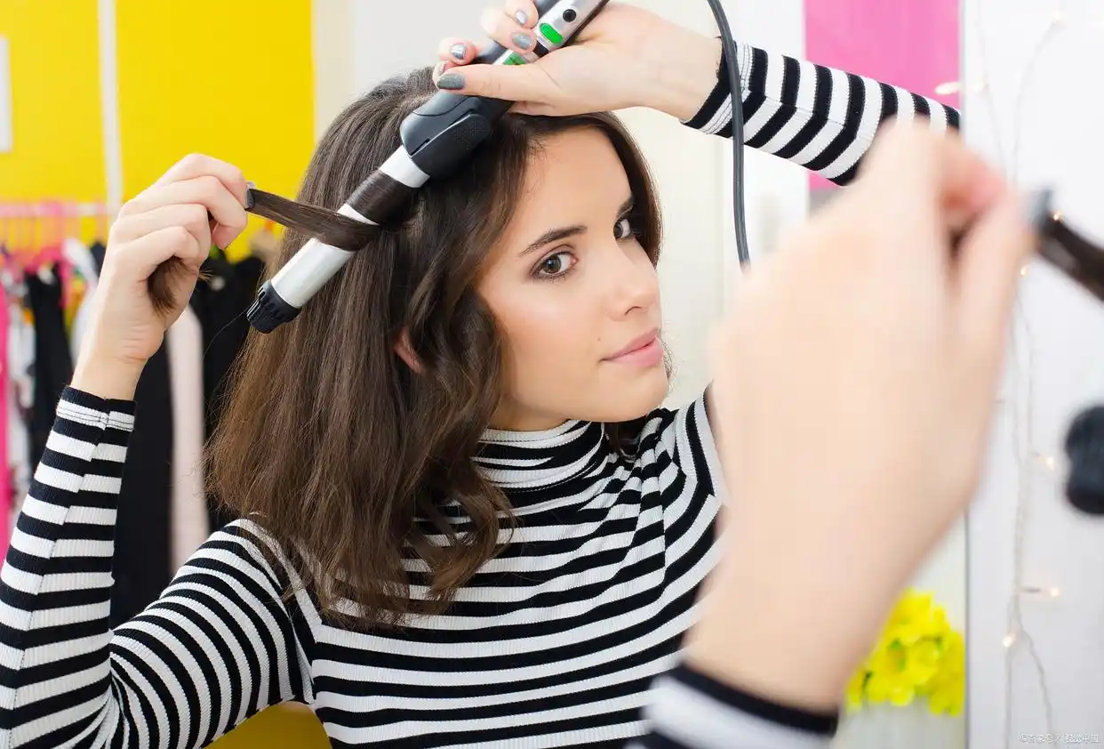 新手羊毛卷教程_在家卷羊毛卷_用卷发棒怎么卷