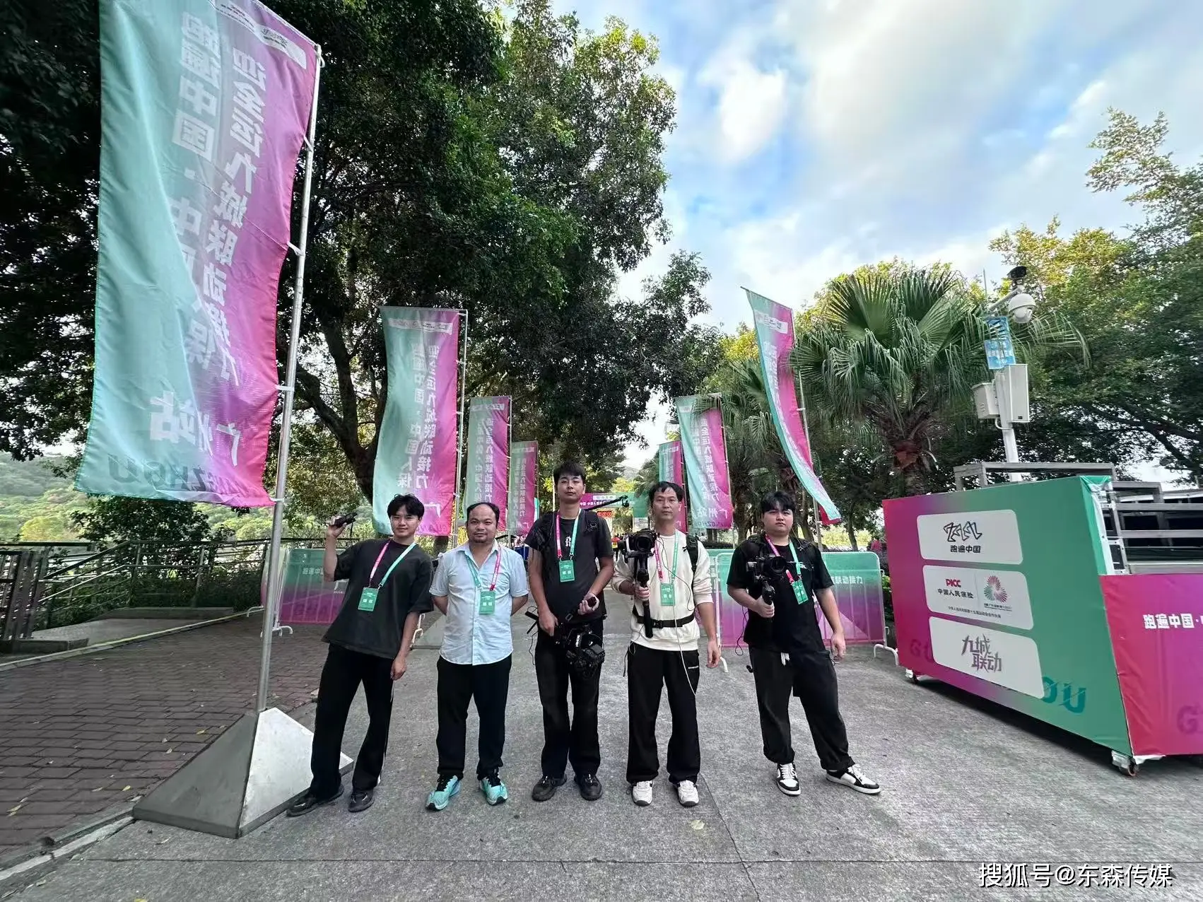 一站式视频直播解决方案_会议直播拍摄团队_讯道摄像机