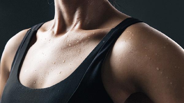 女性气血不足虚汗调理_出虚汗怎么办_女性阴虚内热虚汗治疗