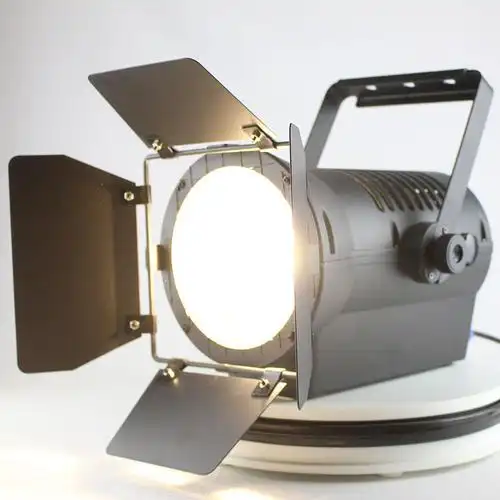 舞台灯光配置重要性_灯光设备发展与挑战_舞台灯排列