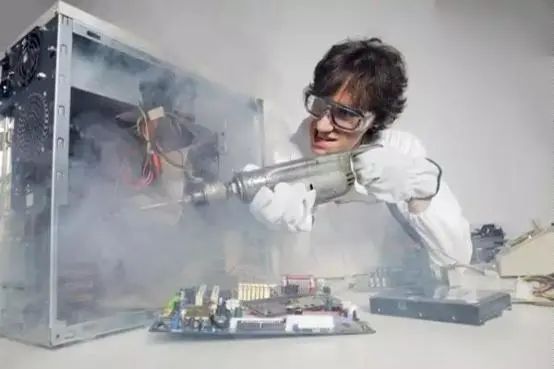 电脑显示器不亮维修_电脑主机故障排除_电脑灯维修