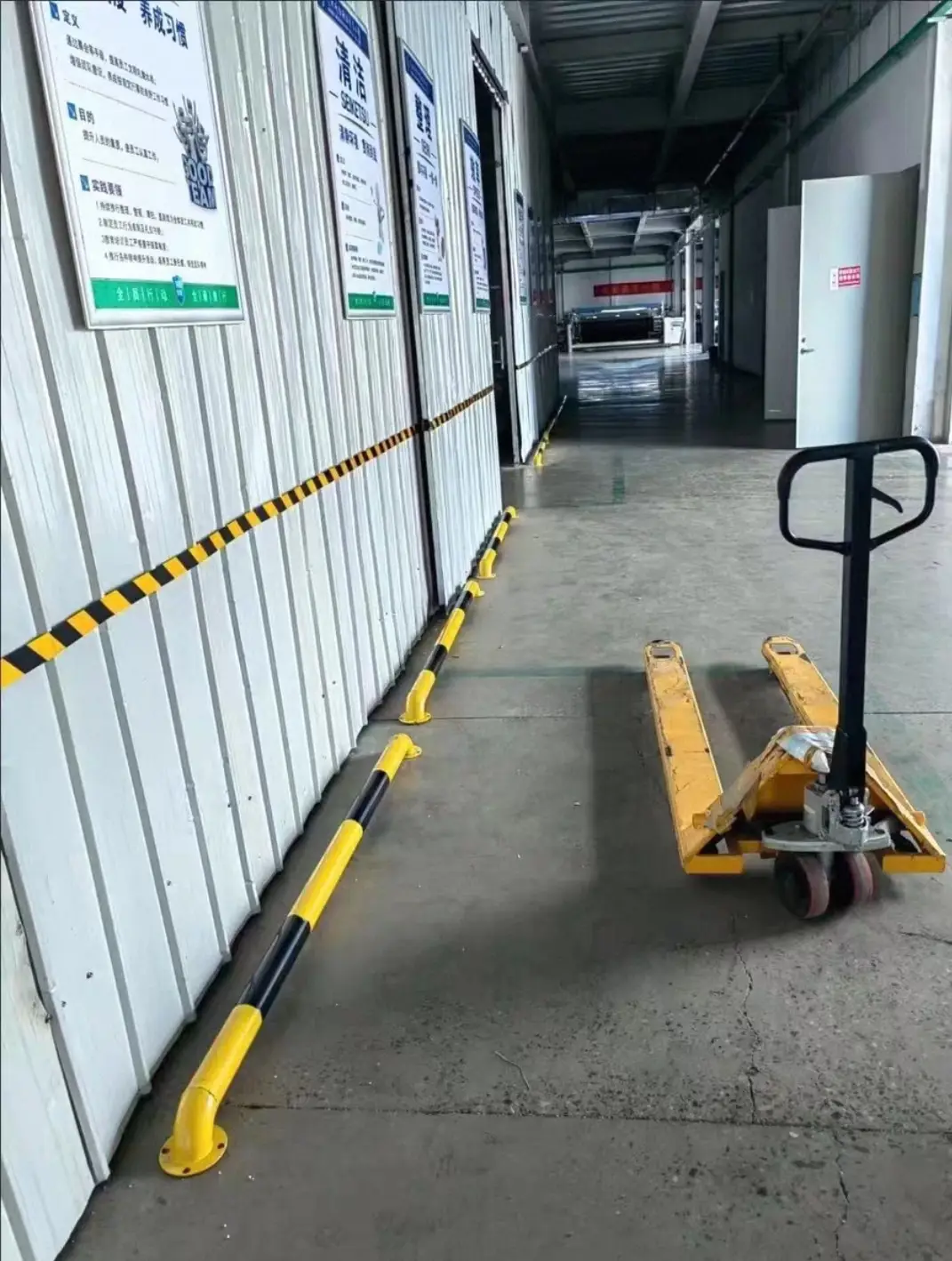 防撞柱厂家_车间安全规划_智能防撞系统_防撞桶布局