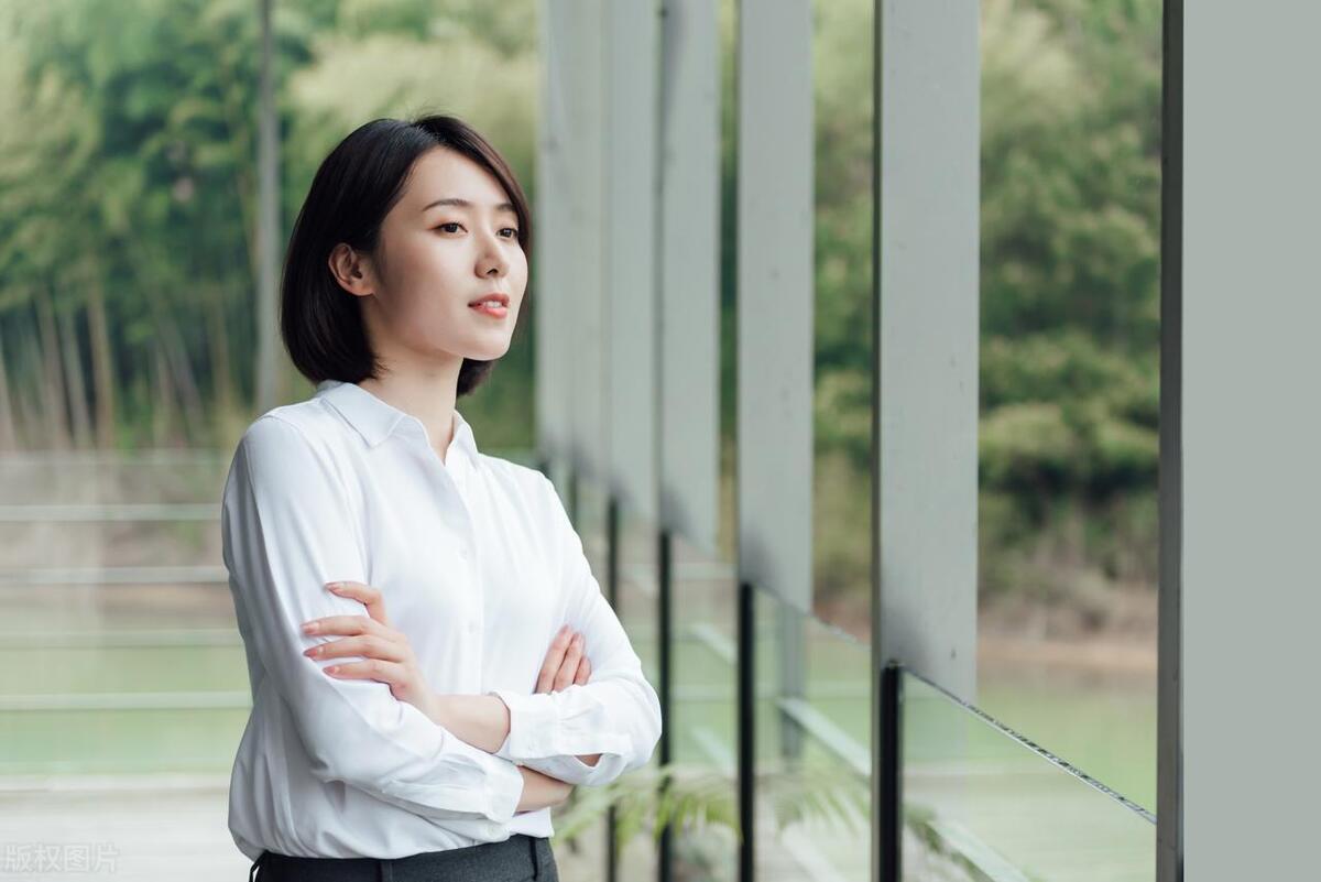 烫后护理_卷发棒怎么用不伤头发_保持卷发弹性