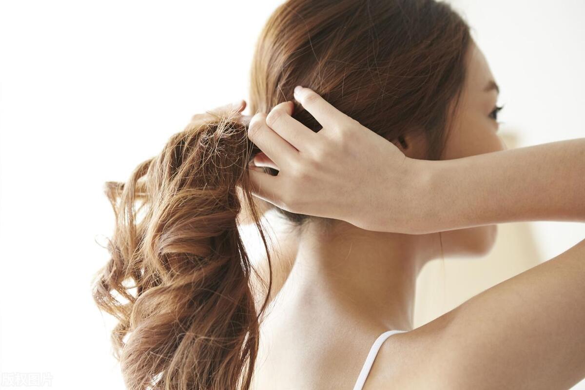 卷发棒怎么用不伤头发_烫后护理_保持卷发弹性