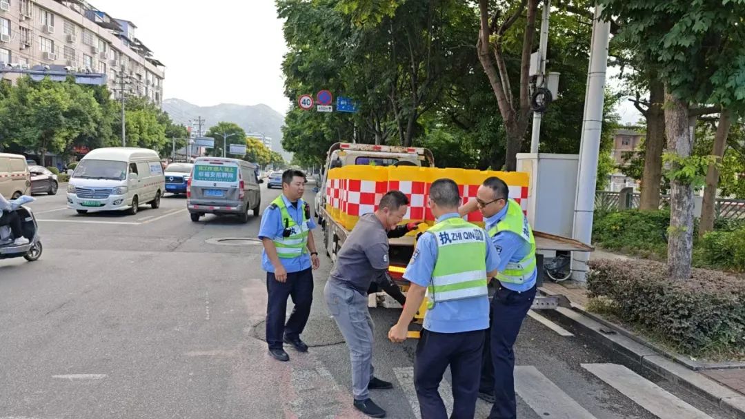 防撞桶作用_光亮护行专项行动_反光防撞桶