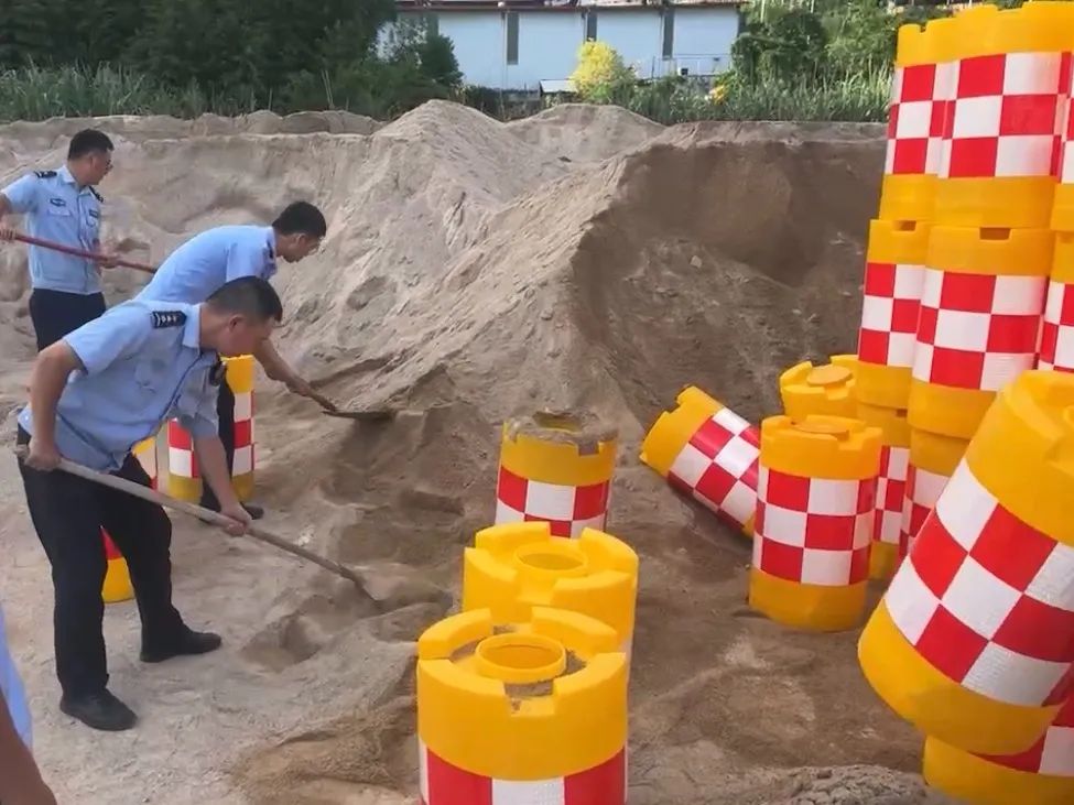 防撞桶作用_反光防撞桶_光亮护行专项行动