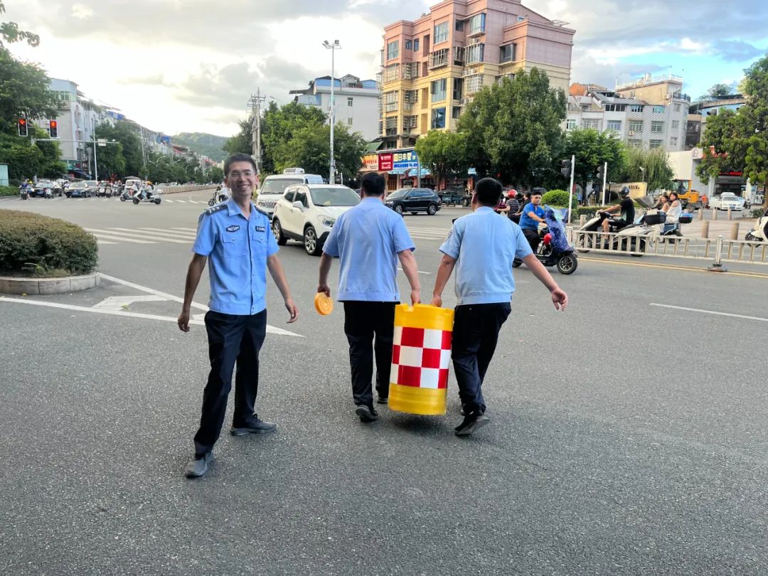 防撞桶作用_光亮护行专项行动_反光防撞桶