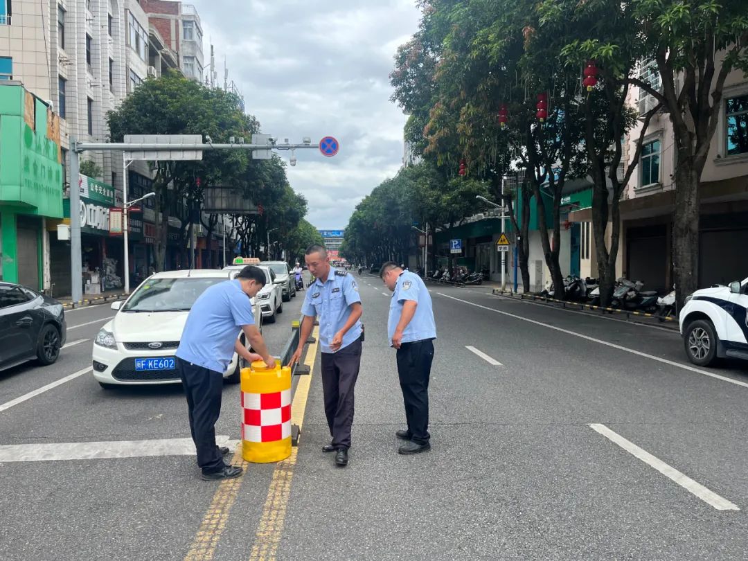 光亮护行专项行动_防撞桶作用_反光防撞桶