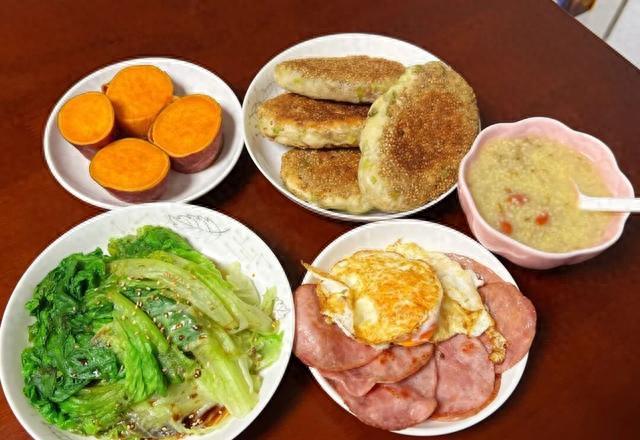早餐营养搭配_早餐机鸡蛋杯食谱_煎蛋营养早餐