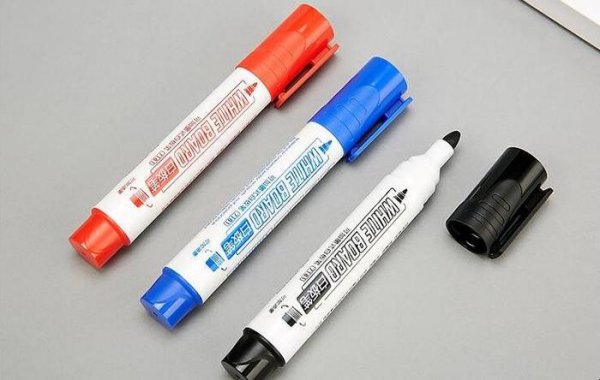 白板上干了的油性笔怎么擦掉窍门_使用酒精去除白板油性笔痕迹_油性的白板笔怎么擦掉