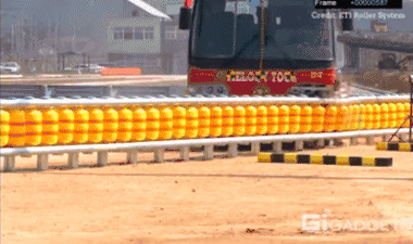 防撞桶布置_旋转防撞桶_高速公路防撞护栏