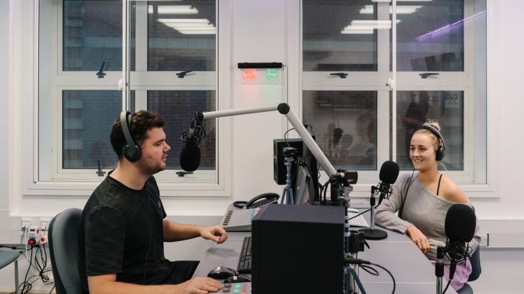 新闻传播学专业课程_谢菲尔德大学广播新闻学硕士申请要求_谢菲尔德大学新闻学院课程