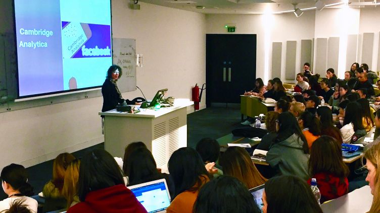 谢菲尔德大学新闻学院课程_新闻传播学专业课程_谢菲尔德大学广播新闻学硕士申请要求