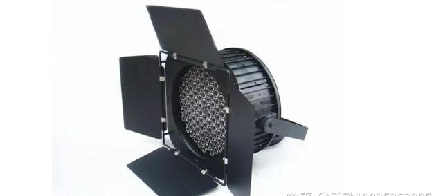 聚光舞台灯_舞台照明聚光灯介绍_柔光灯特性与用途