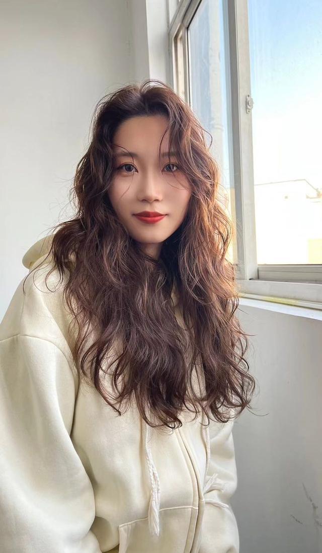 睡醒卷教程_一次性卷发棒伤头发吗_卷发棒喷雾