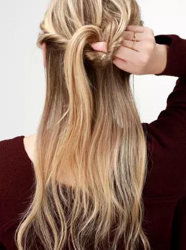 短卷发教程_短发用卷发棒卷内扣_斜刘海短卷发造型