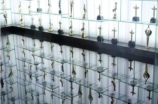 影视专业毕业生 就业形势严峻 中戏北电毕业生_北京电影学院毕业