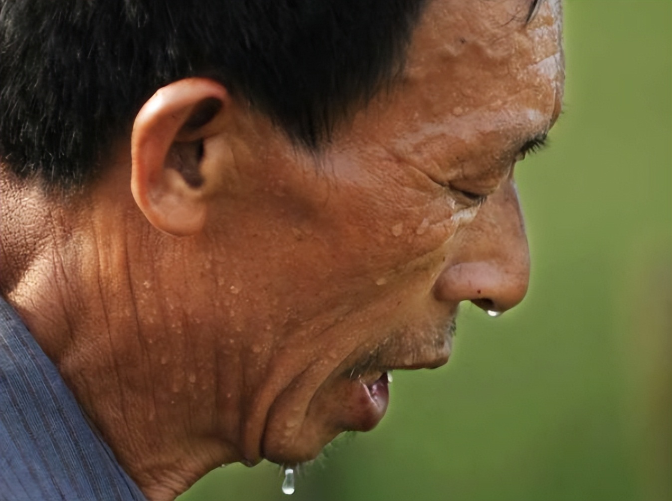 晚上出虚汗是怎么回事_频繁出汗原因_异常出汗症状