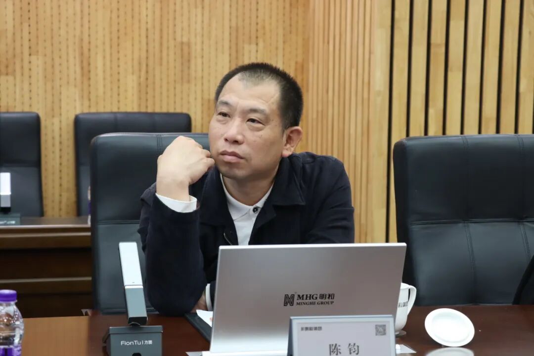 舞台影视灯光技术革新_文旅场景创新应用_舞台灯控台排列