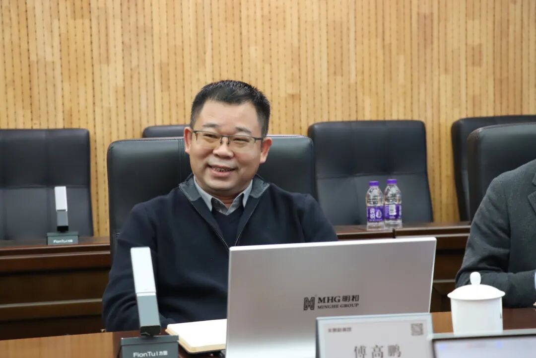 舞台影视灯光技术革新_文旅场景创新应用_舞台灯控台排列