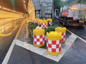 防撞桶源头_贵阳防撞桶作用_贵阳交警防撞桶设置